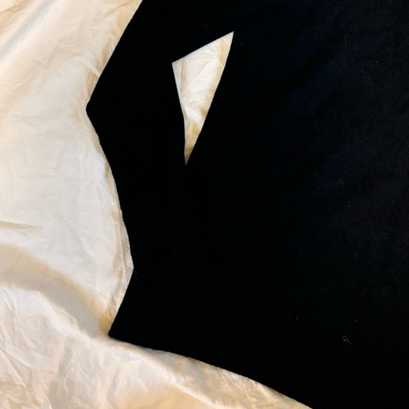 Lands End 💯 cashmere sweater  / black/  turtle neck / Medium - Picture 5 of 7